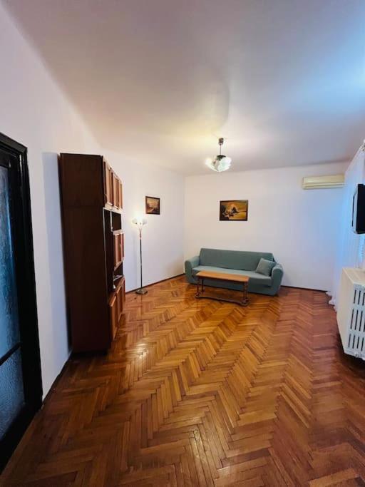 Downtown Unirii Square Private Economy Rooms With Shared Amenities Бухарест Экстерьер фото