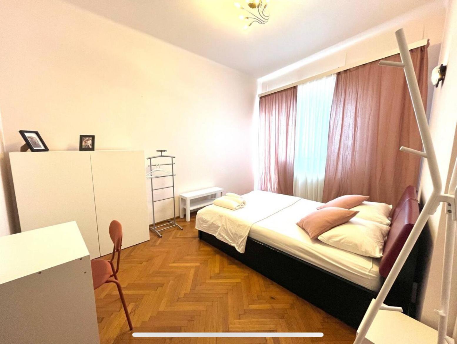 Downtown Unirii Square Private Economy Rooms With Shared Amenities Бухарест Экстерьер фото