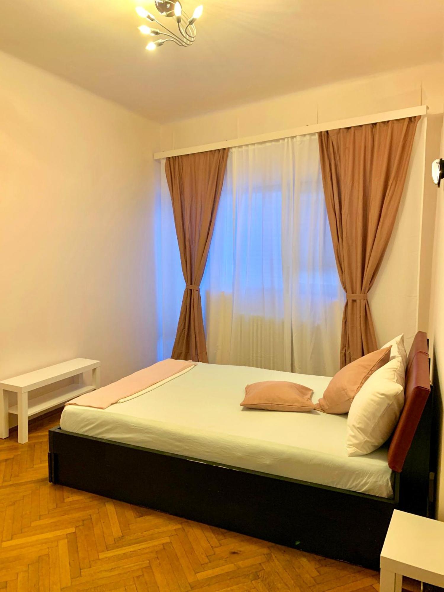 Downtown Unirii Square Private Economy Rooms With Shared Amenities Бухарест Номер фото