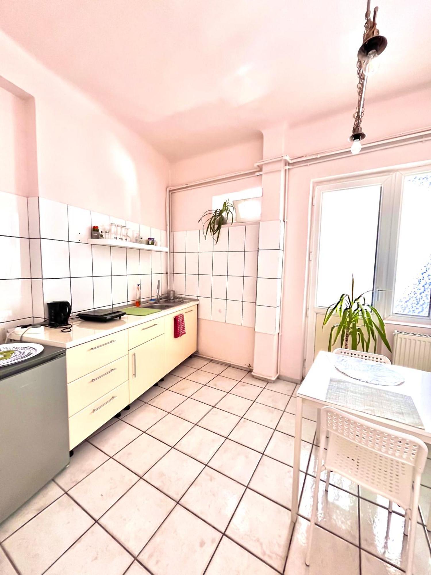 Downtown Unirii Square Private Economy Rooms With Shared Amenities Бухарест Экстерьер фото
